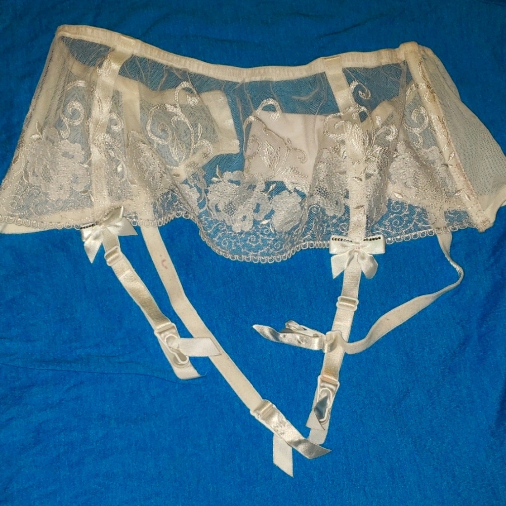 Frederick's of Hollywood white lace & diamond bows garter belt sz Medium